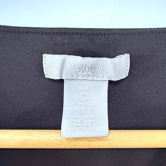 H&M BLACK DRAPE TOP - Picture 2 of 7